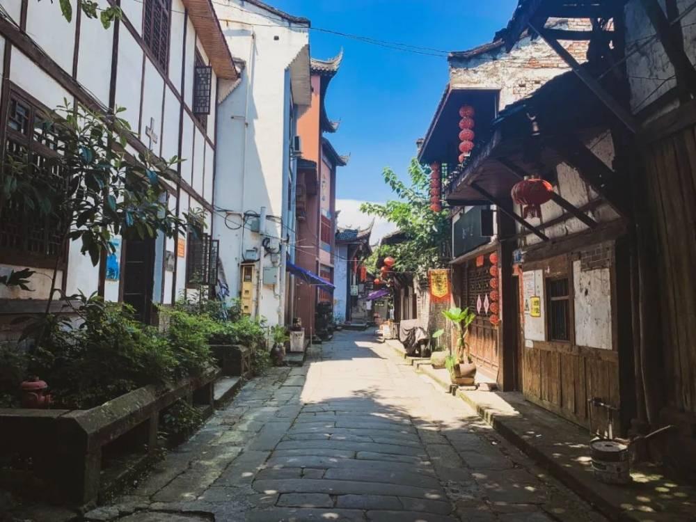 福莱特玻璃(06865.HK)1月22日耗资2979万港元回购199万股